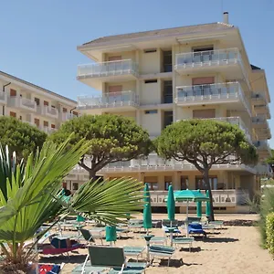 Diplomatic-residence Fronte Mare-piazza Torino-lido Di Jesolo Appartamento